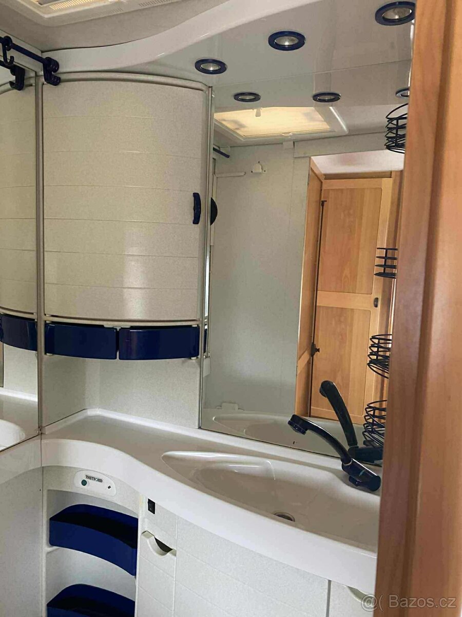 Hymer Eriba Nova 491/ MOVER/pevná postel - 11