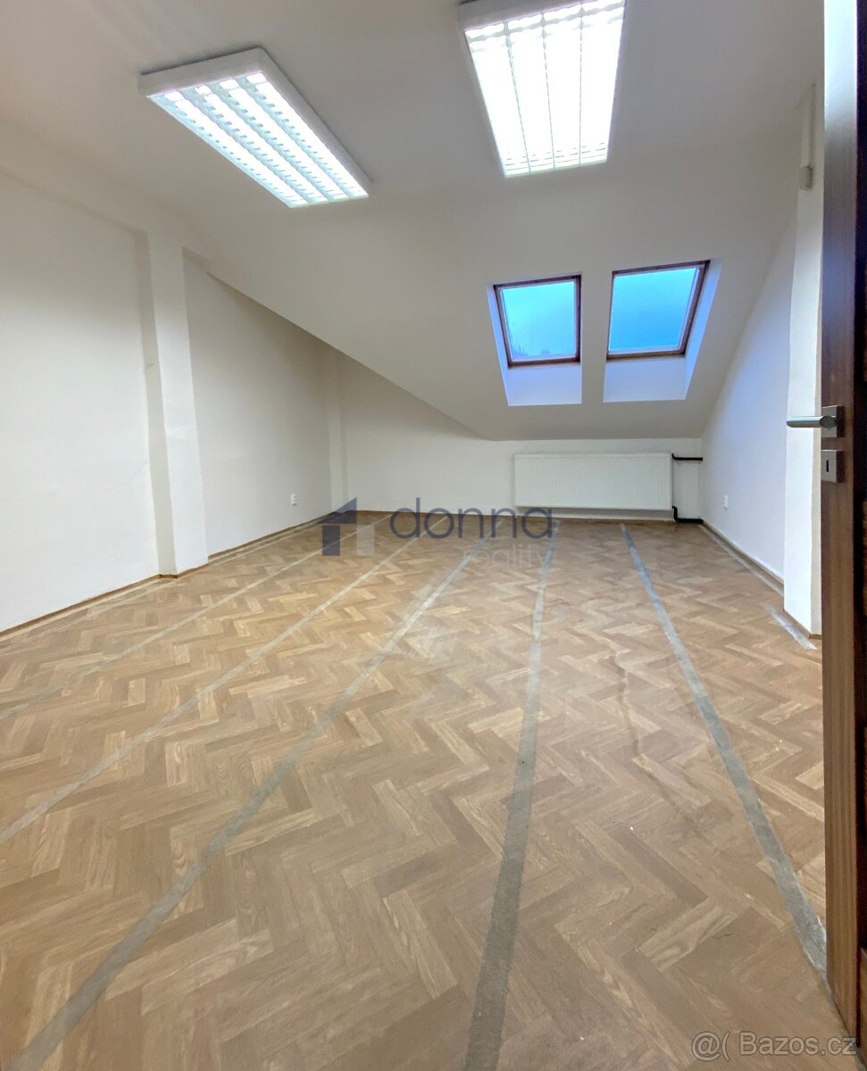 Skladové prostory, plocha 323 m2, Praha 4 - Kunratice, ul. V - 11