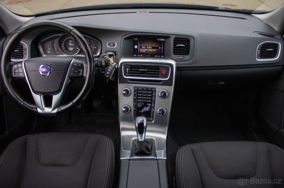 VOLVO V60 Cross Country 2.0L 110kW MT/6 2017 - 11