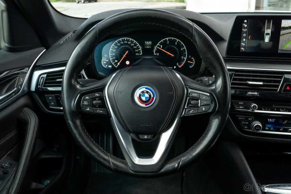 BMW 530d xDrive Touring - 11