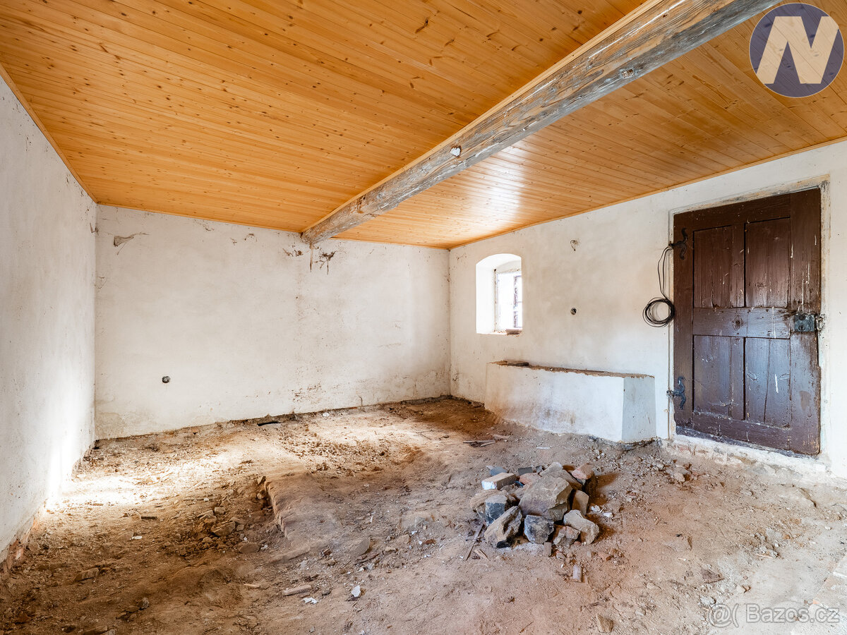 Dub u Prachatic, prodej rodinného domu s uzavřeným dvorkem a - 11