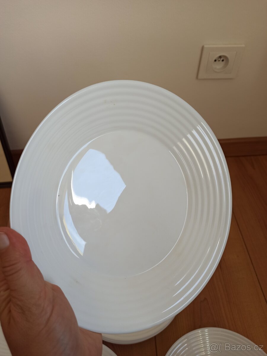 13 ks/ bílé talíře pro 1-3 osoby/ pěkný stav - 11