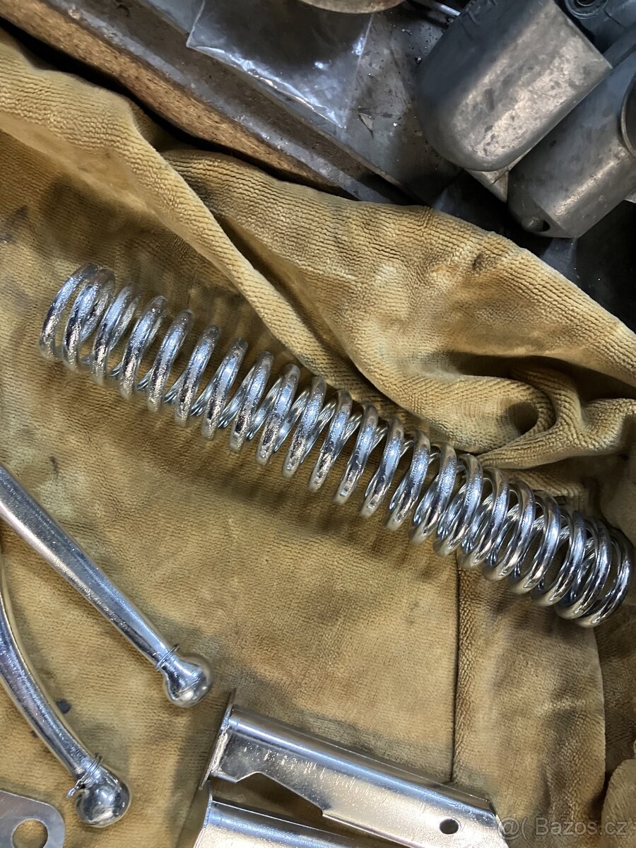 Jawa 50 pionyr mustang 550 555 05 20 21 23 zinkové Dily - 11