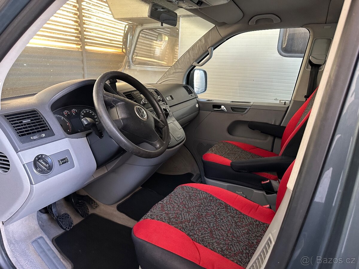 VW Multivan 4x2, 2,5 TD 96 kw,spací lavice,7 míst,tope - 11