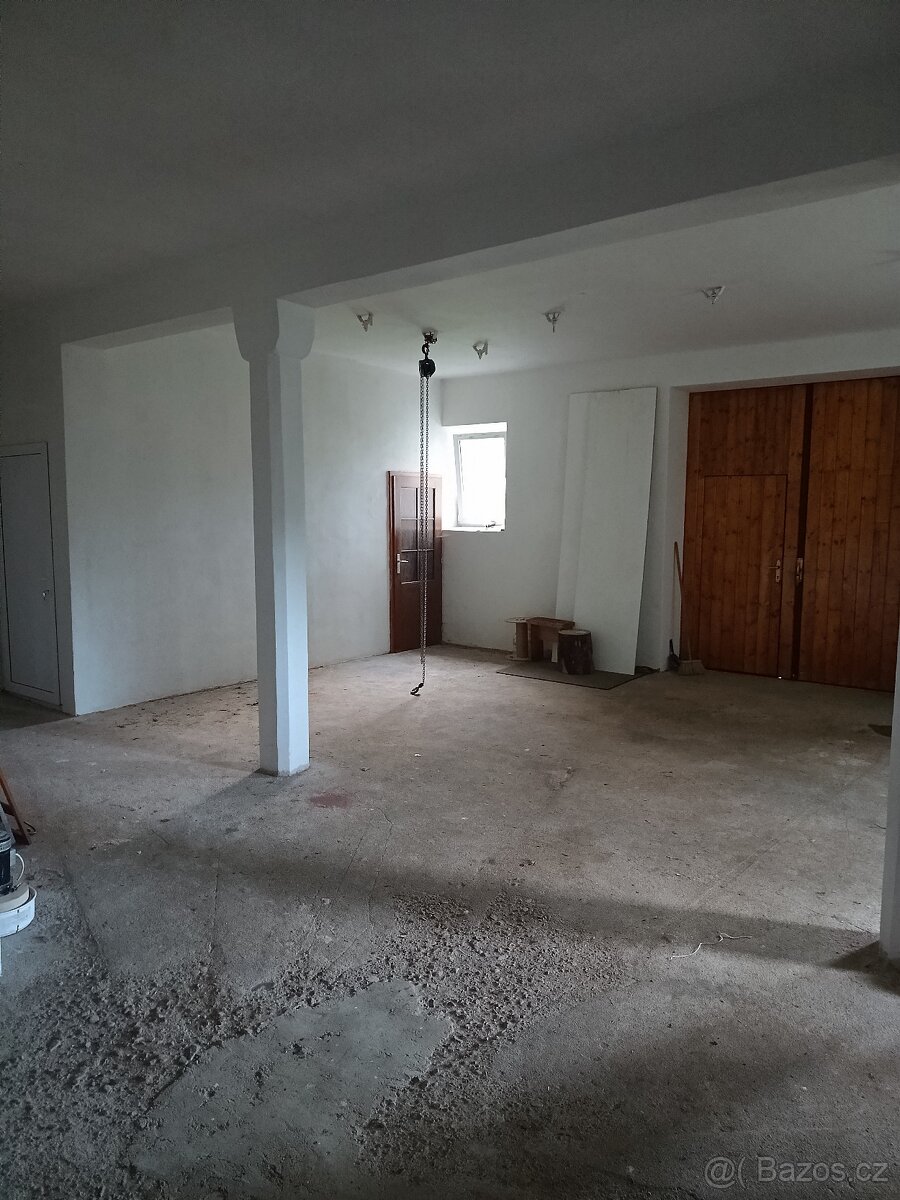 Kramolínský ranč – multifunkční budova - 11