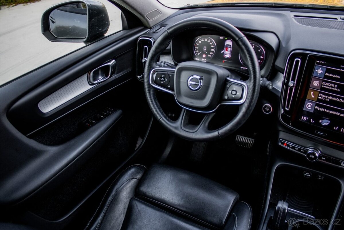 Volvo XC40 D4 Momentum AWD A/T - 11