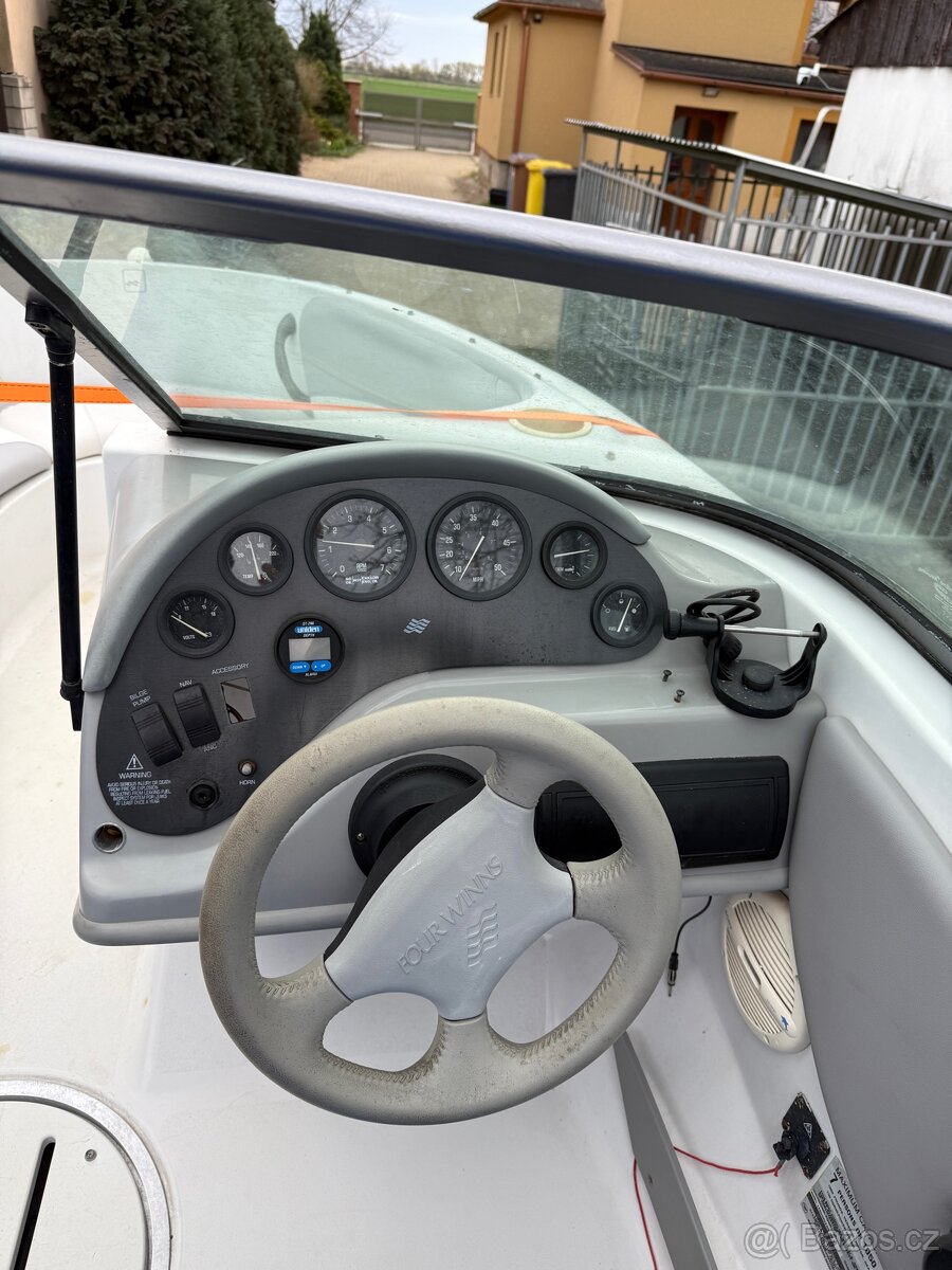 Motorový člun four winns horizon 170 - 11