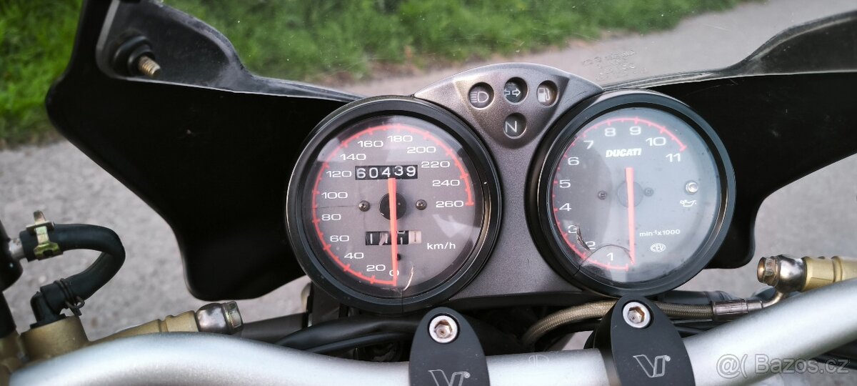 Ducati Monster 900i - 11