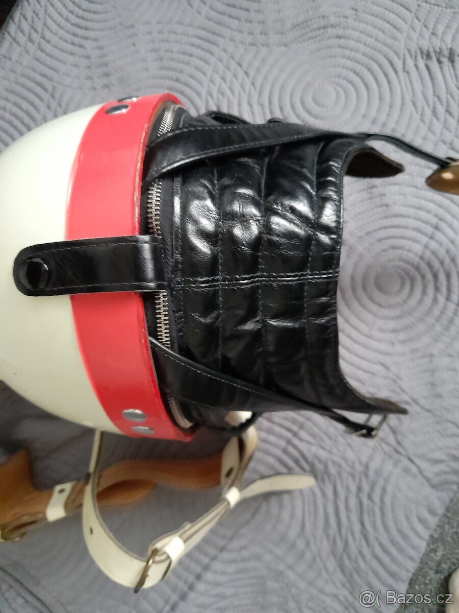 Stará policejní přilba VB, SNB, + Opasek - 11