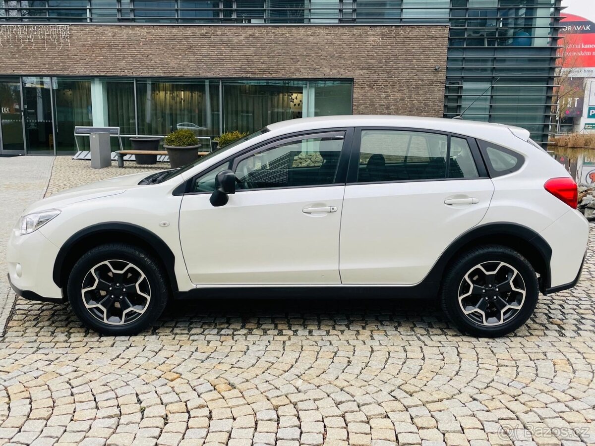 Subaru XV 1.6i 4x4 BENZIN MANUÁL SENZORY TAŽNÉ - 11