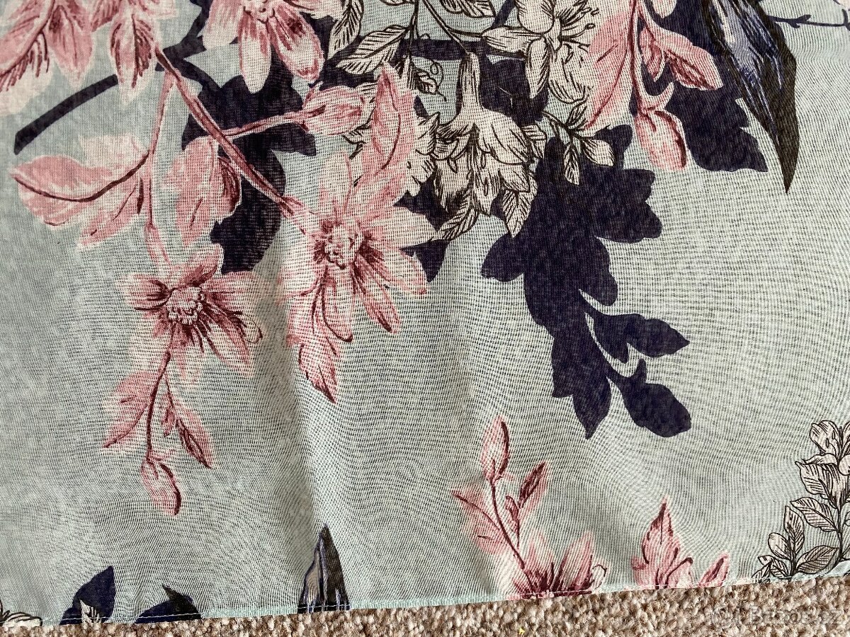 Nový dámský šátek Avon - orig. balení, vzor květiny - 11