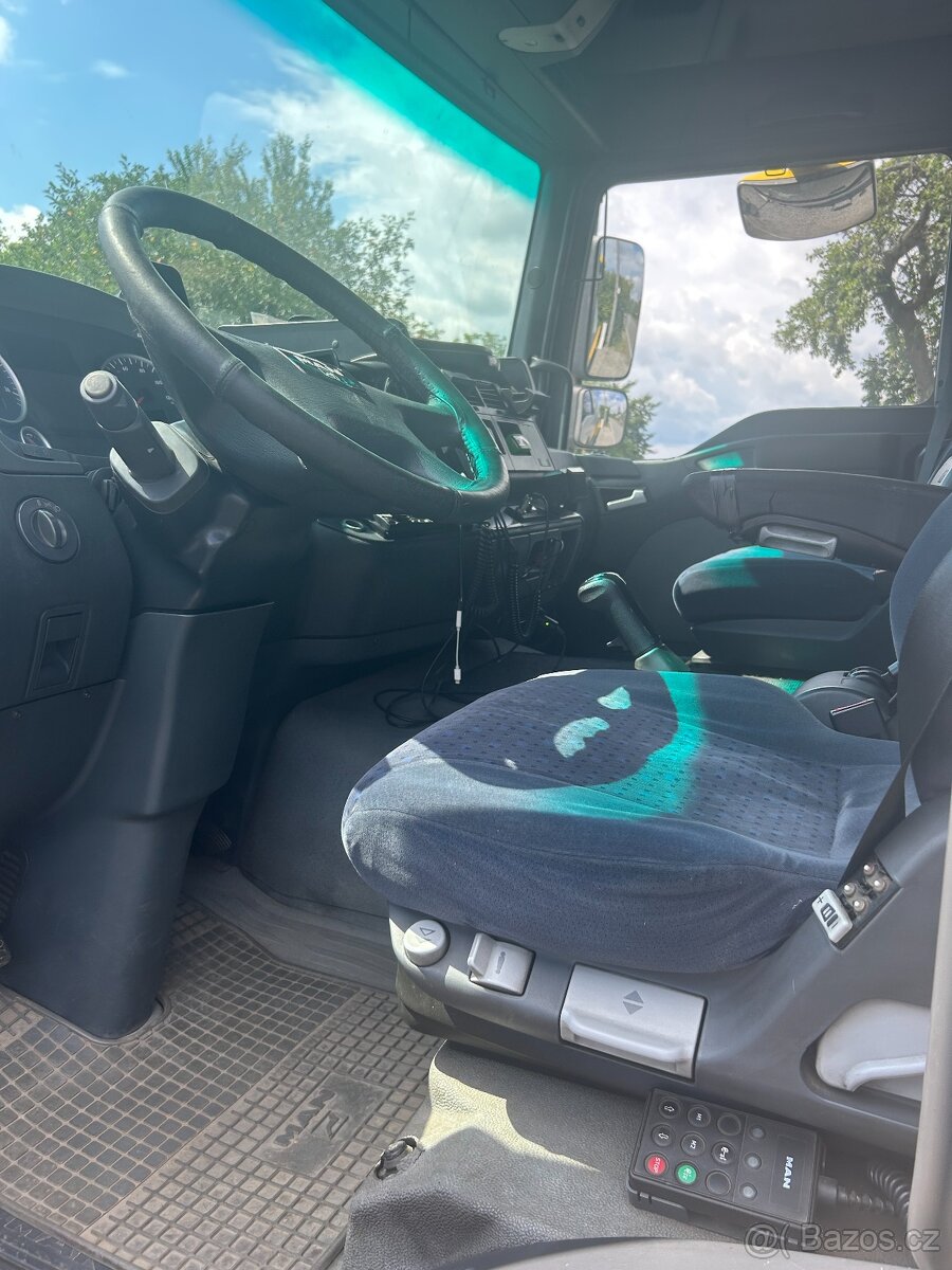 Odtahový speciál Man TGL 12.240 4x2 - 11