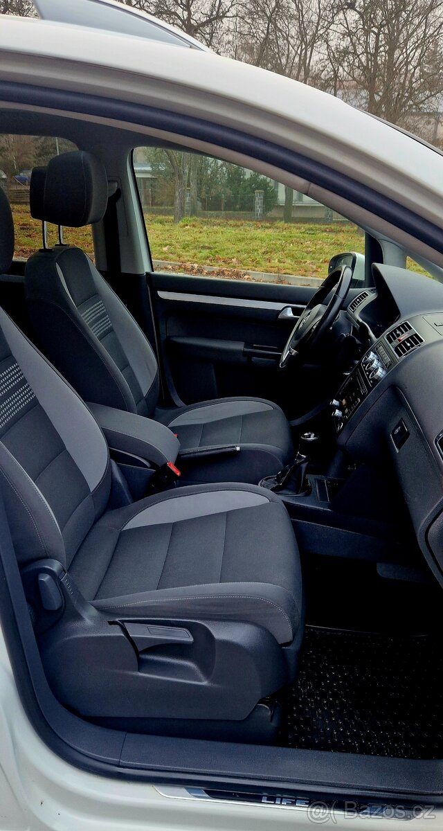 TOURAN LIVE 1.6 tdi 77kw 2013 najeto 148000km - 11