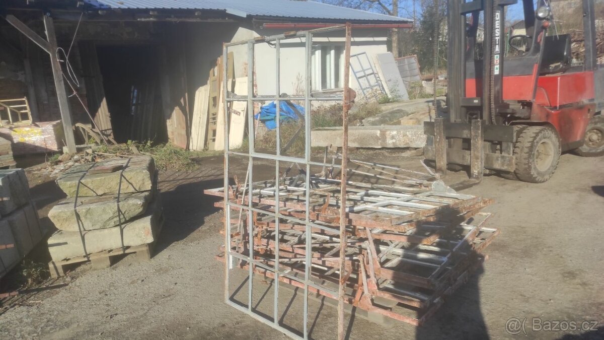 Stará železná okna, 50 ks-100x170cm, fabrické okno - 11