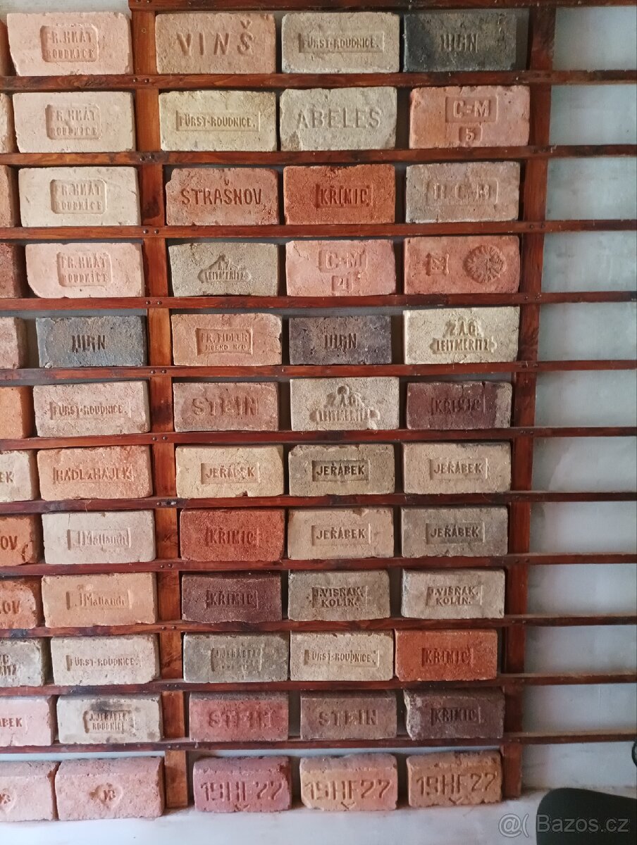 Prodám staré cihly s různými kolky - 11