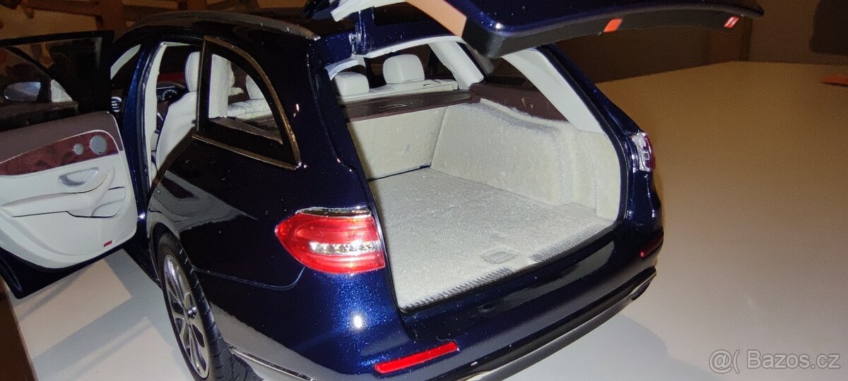 Mercedes-Benz E klasse 1:18 - 11