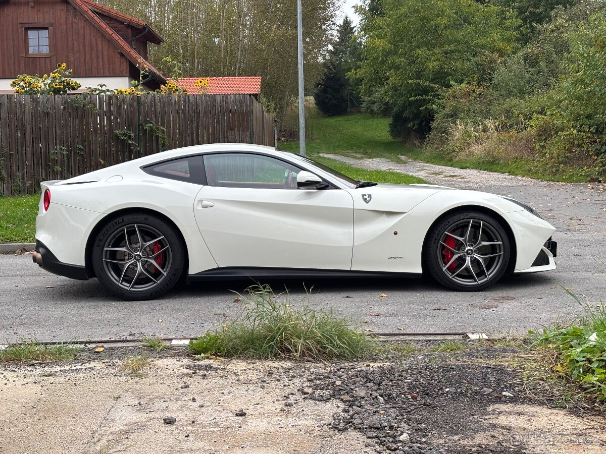 Ferrari F12 Berlinetta - 11