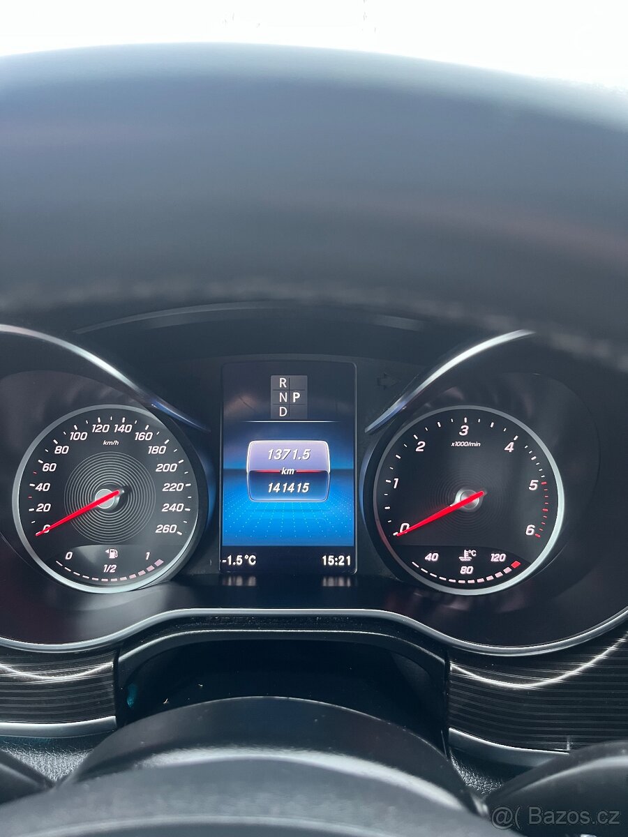 Mercedes-Benz V300d 4MATIc - 11