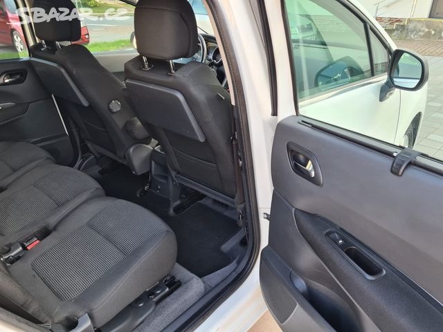 Peugeot 5008 2.0 HDi 110 kW - 11