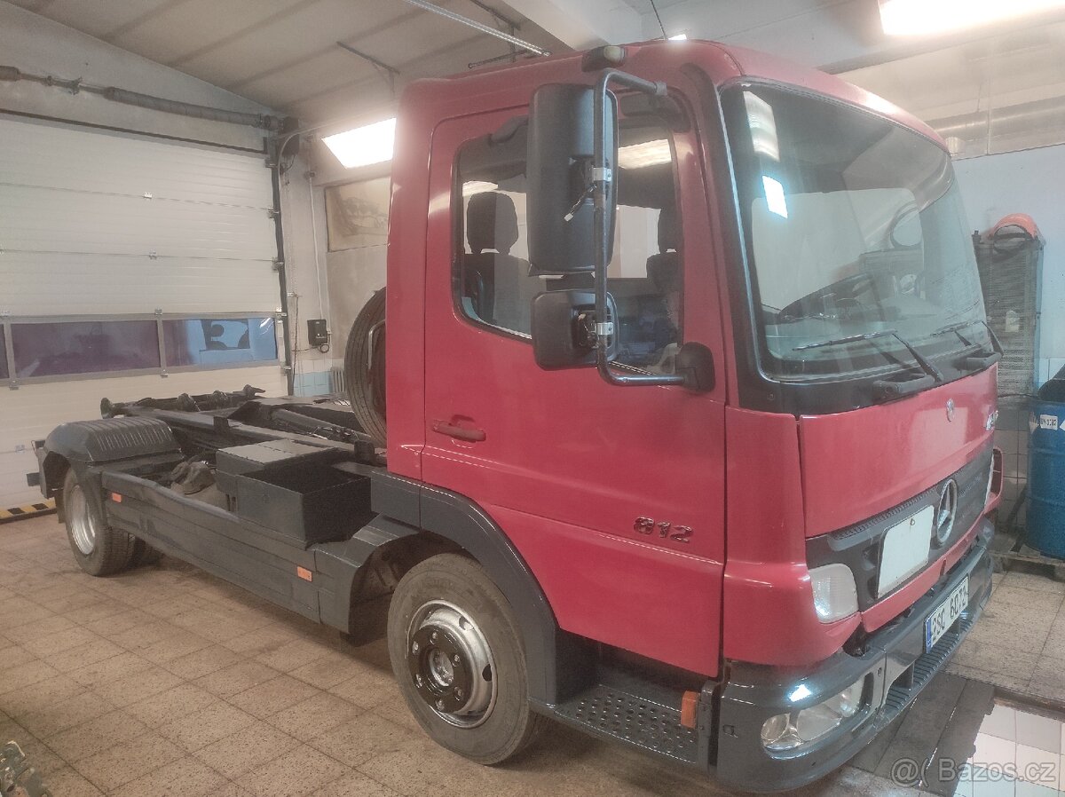 MERCEDES ATEGO r.v.2006 Kontejner - 11