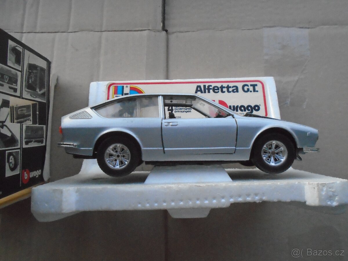 Stará Hračka Burrago Alfa - 11