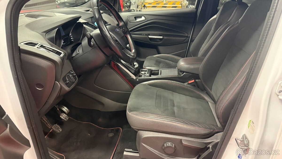 FORD Kuga ST-Line - 11