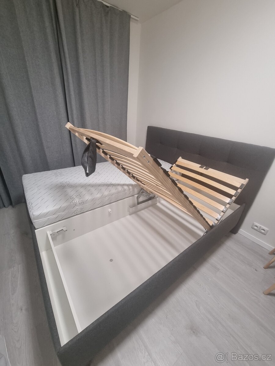 Čalouněná postel - 11