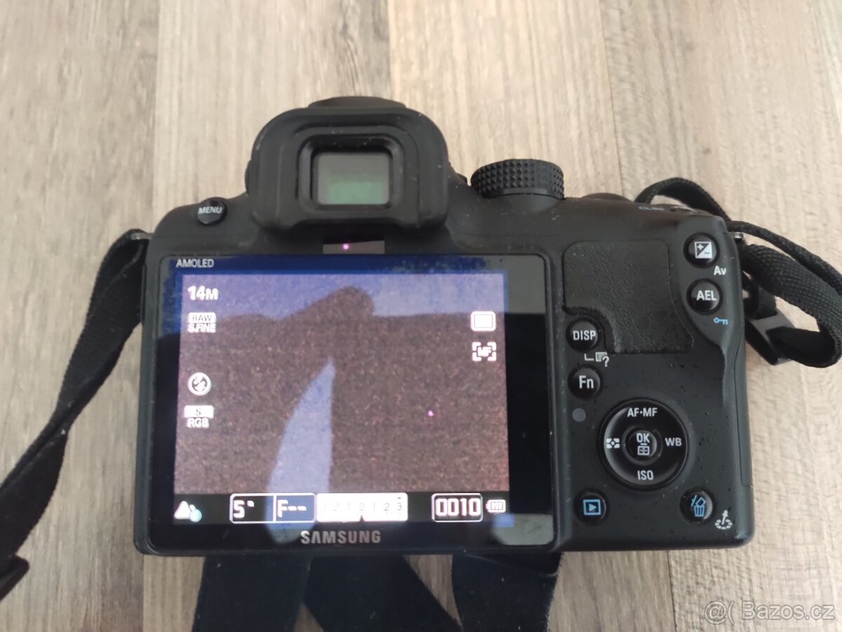 Prodam Samsung NX11 + Samsung objektiv 18-200 OIS - 11