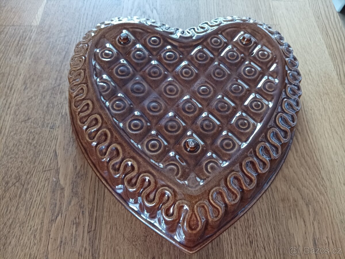 KERAMICKÁ FORMA VE TVARU SRDCE - 11