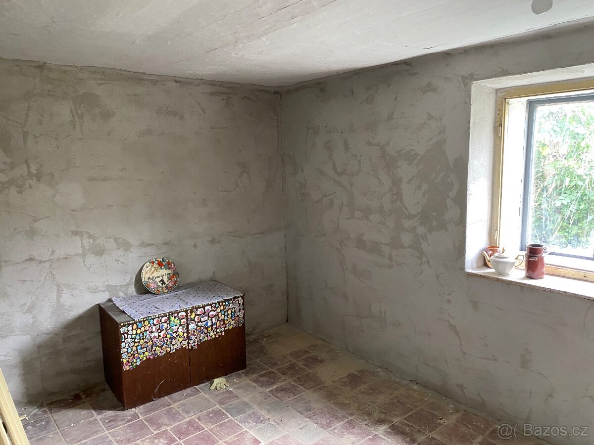 Prodám rodinný dům 3 + 1 s pěkným pozemkem 1000 m2 - 11