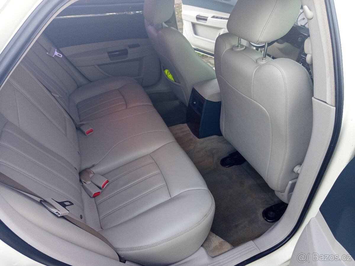 CHRYSLER 300C 5.7HEMI AWD VÝMĚNA MOŽNÁ - 11