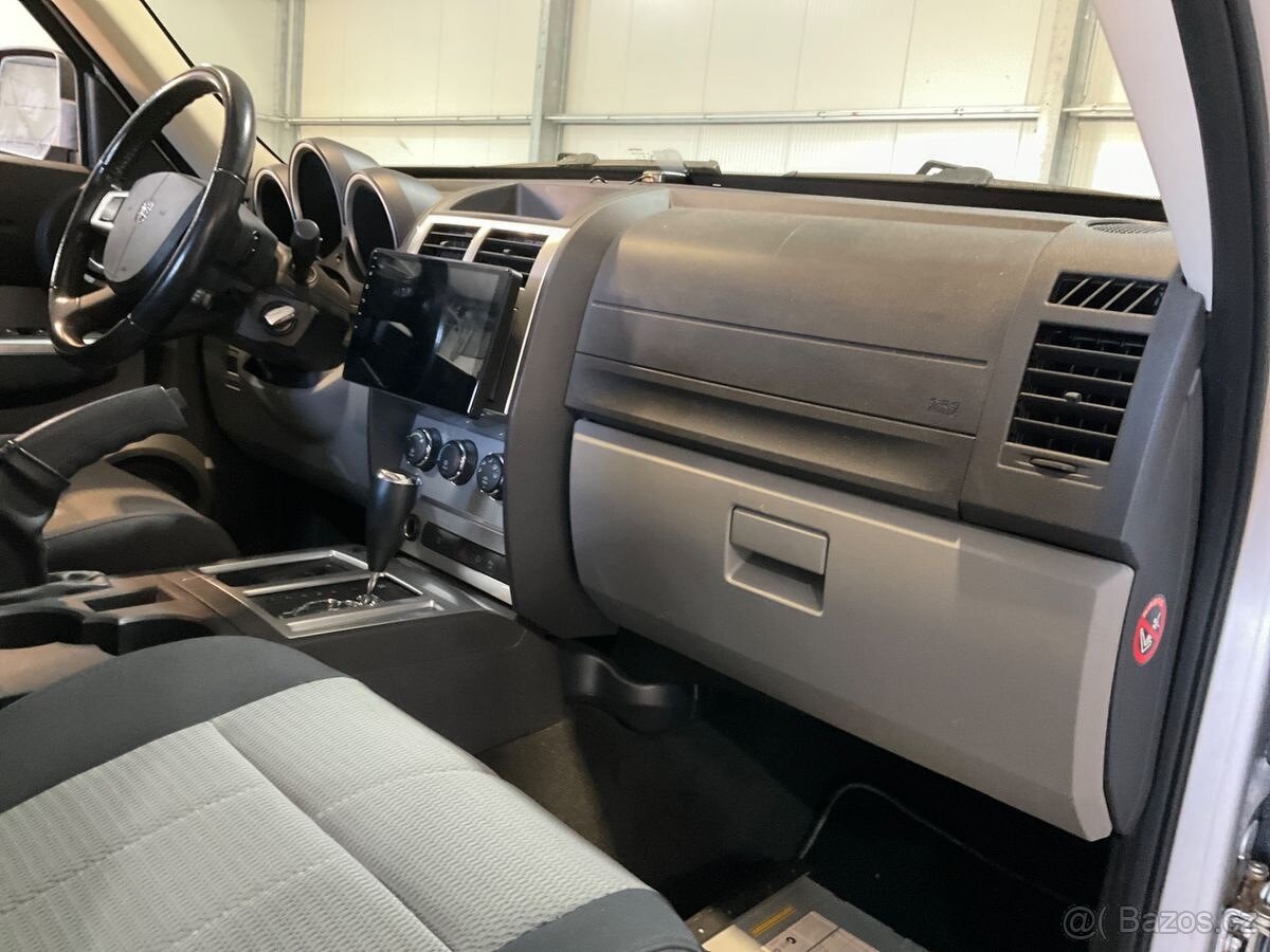 Dodge Nitro 3,7 SXT - 11