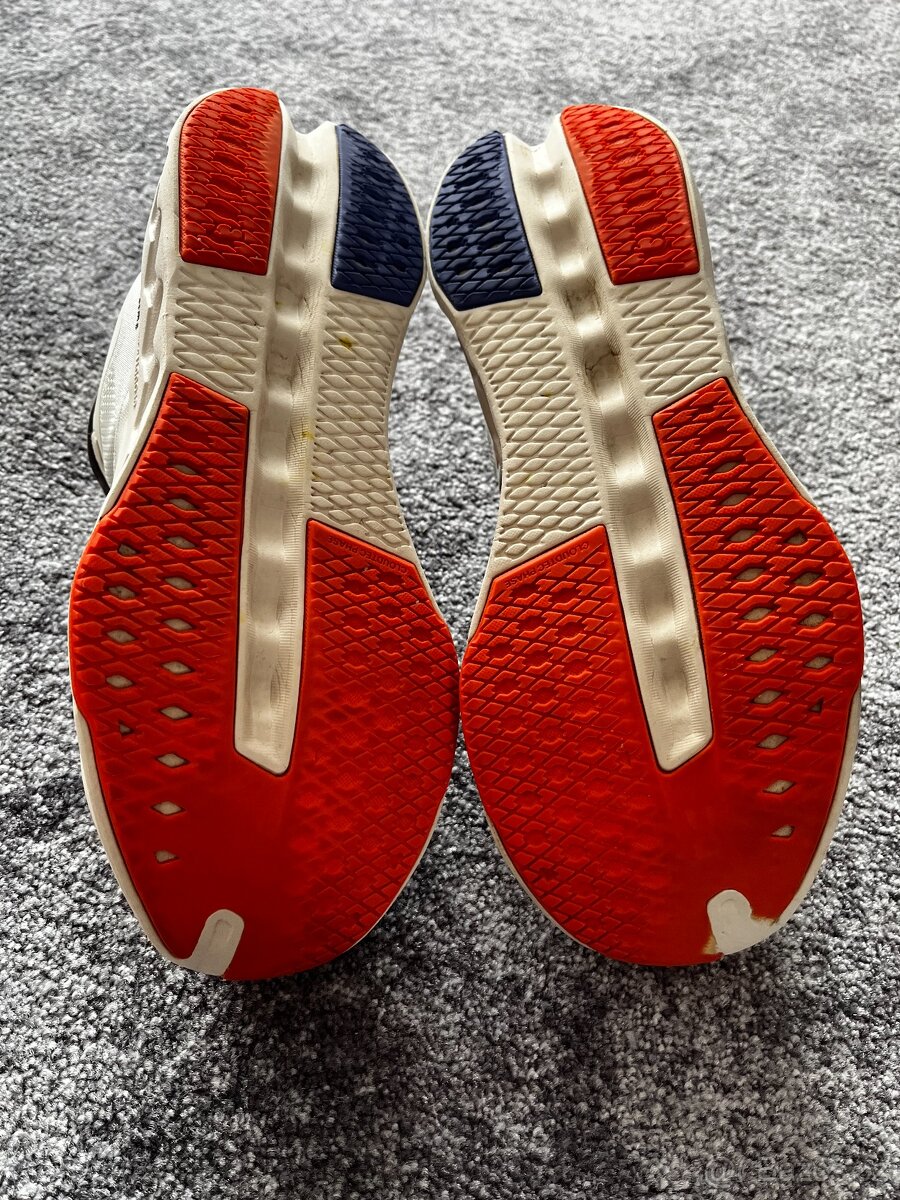 on Running. Model Cloudsurfer. Velikost 39 - 11