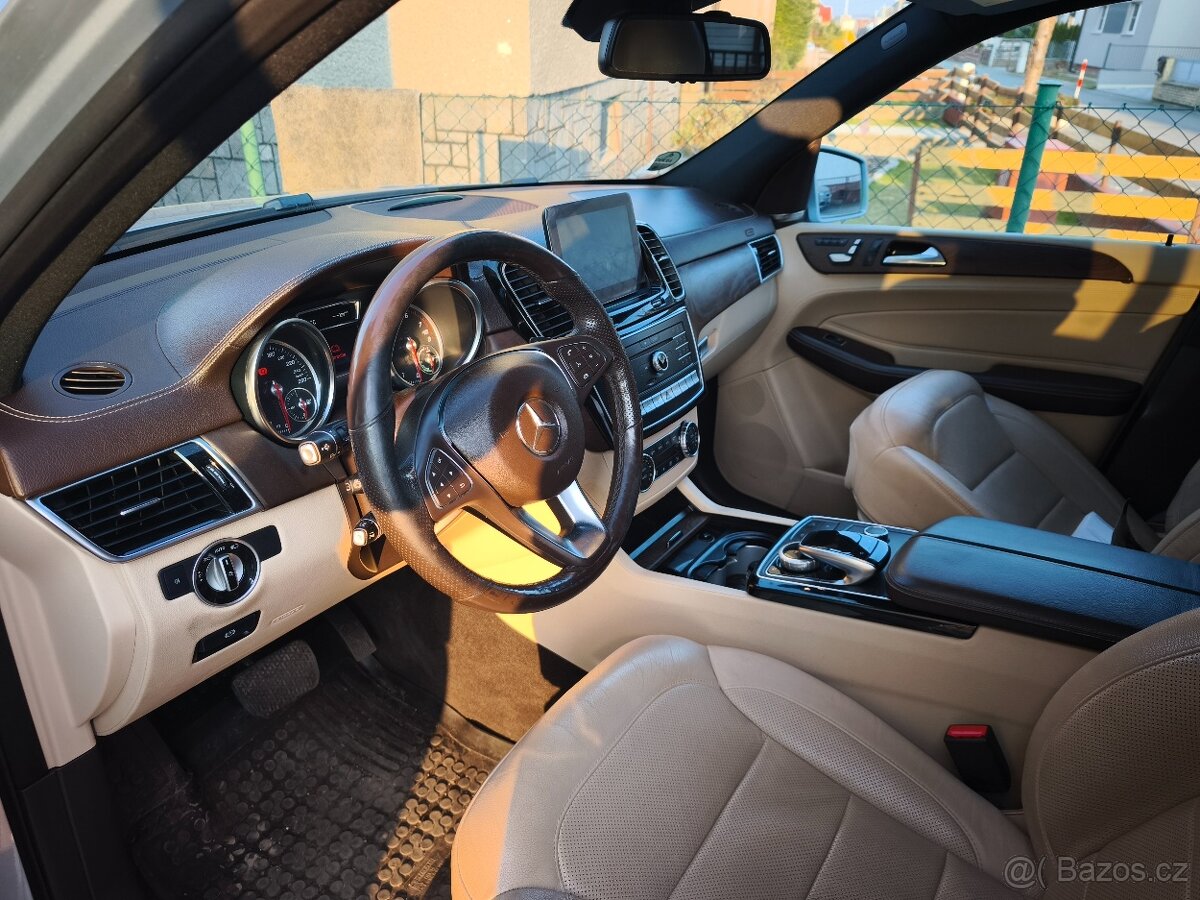 havarovaný Mercedes Benz GLE 500 e - 11