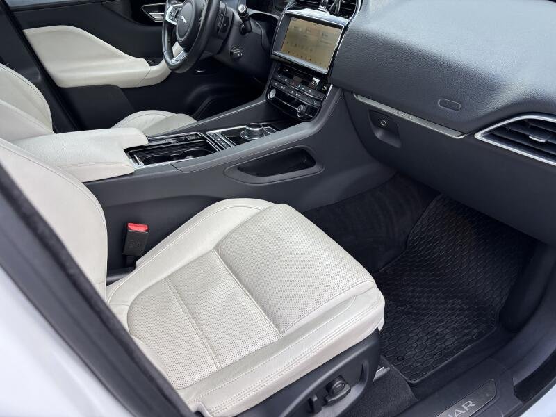 Jaguar F-Pace 2.0 AWD, 132kW,1.majitel, DPH - 11