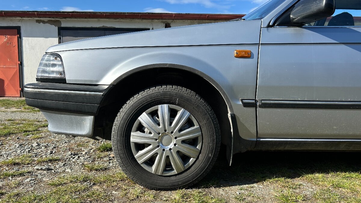 Mazda 323 1988 - 11