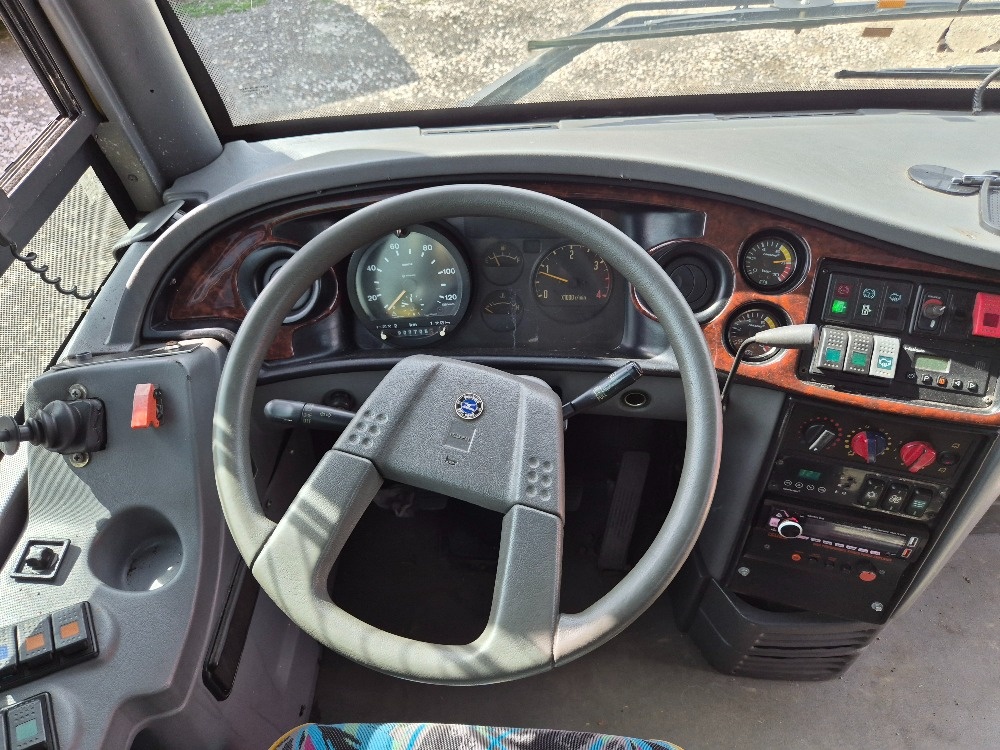 Autobus ISUZU 26+1 míst - 11