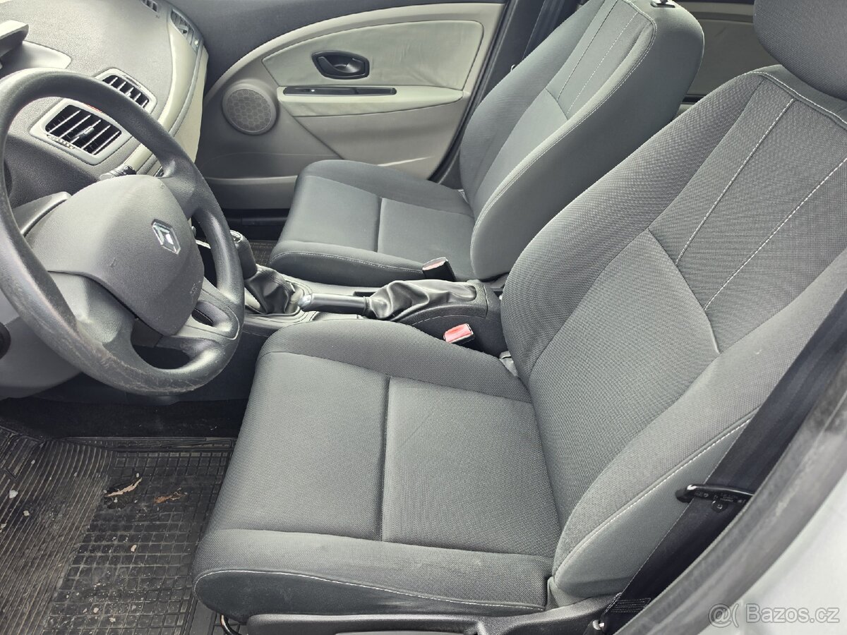 Renault Mégane
1.6 i Parkovací senzory - 11