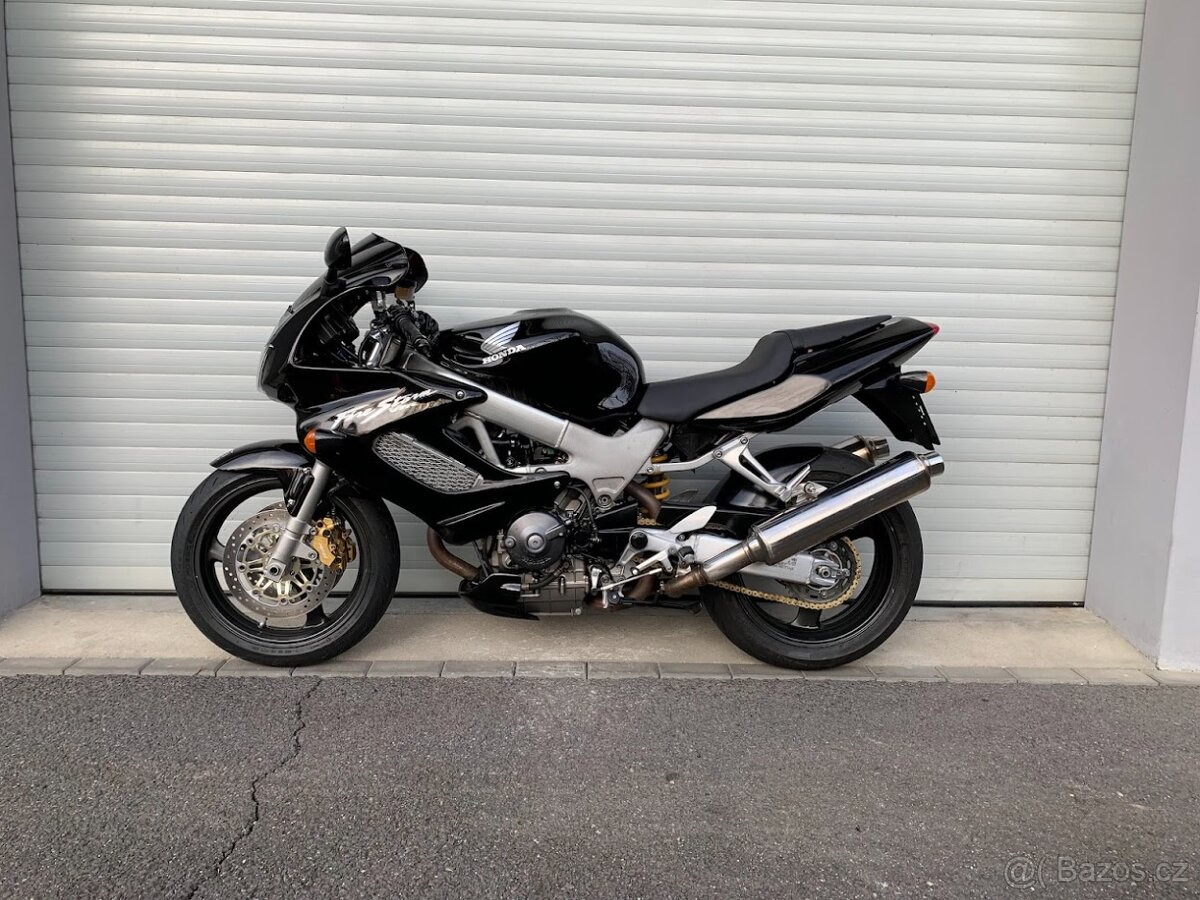 Honda VTR 1000F FireStorm - 11