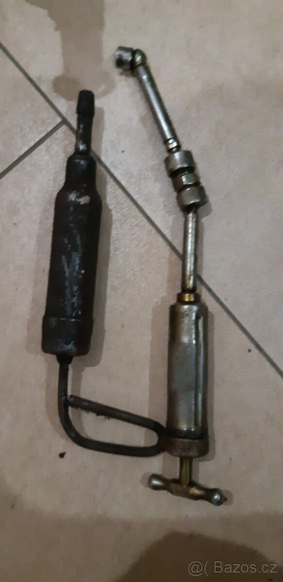 Spoustu starožitností z války na prodej - 11