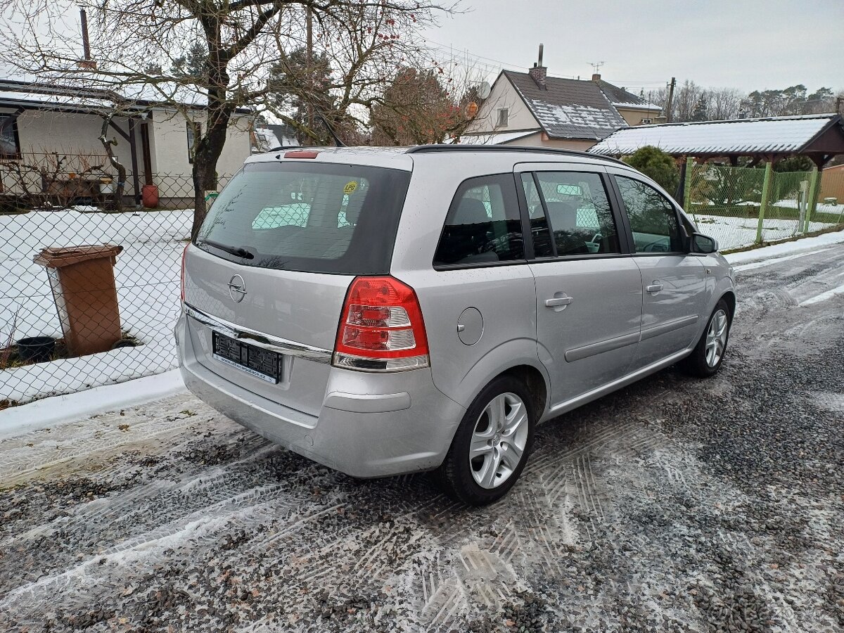 LPG ... 7 místné..Benzínová Opel Zafira 1.8 ... - 11