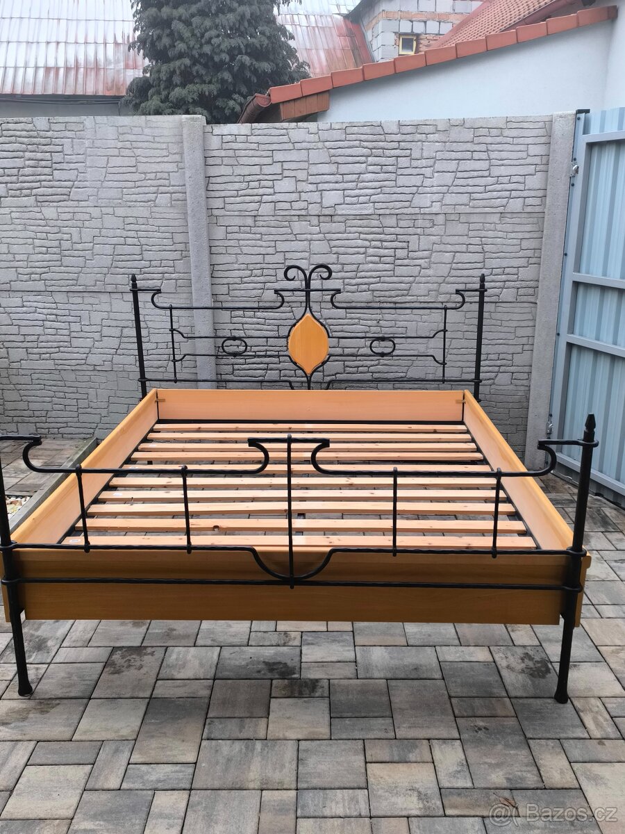 Prodám kovanou postel + Matrace Tencel 180cm x 200cm - 11