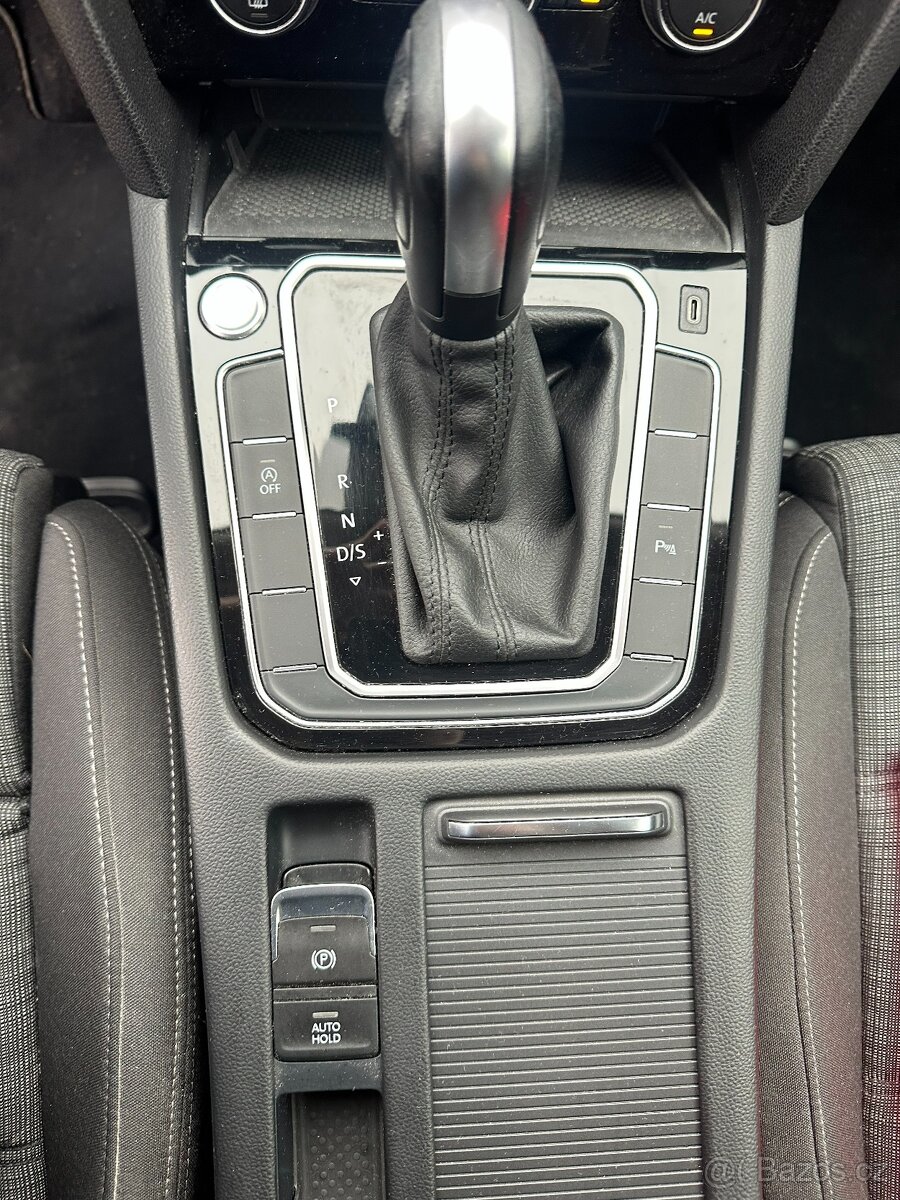 Passat 2.0 TDi 110 kW, DSG, LED, nový servis i rozvody - 11