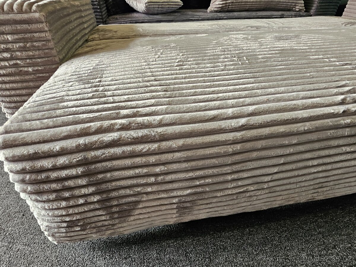 GAUČÍK ROZKLÁDACÍ - 11