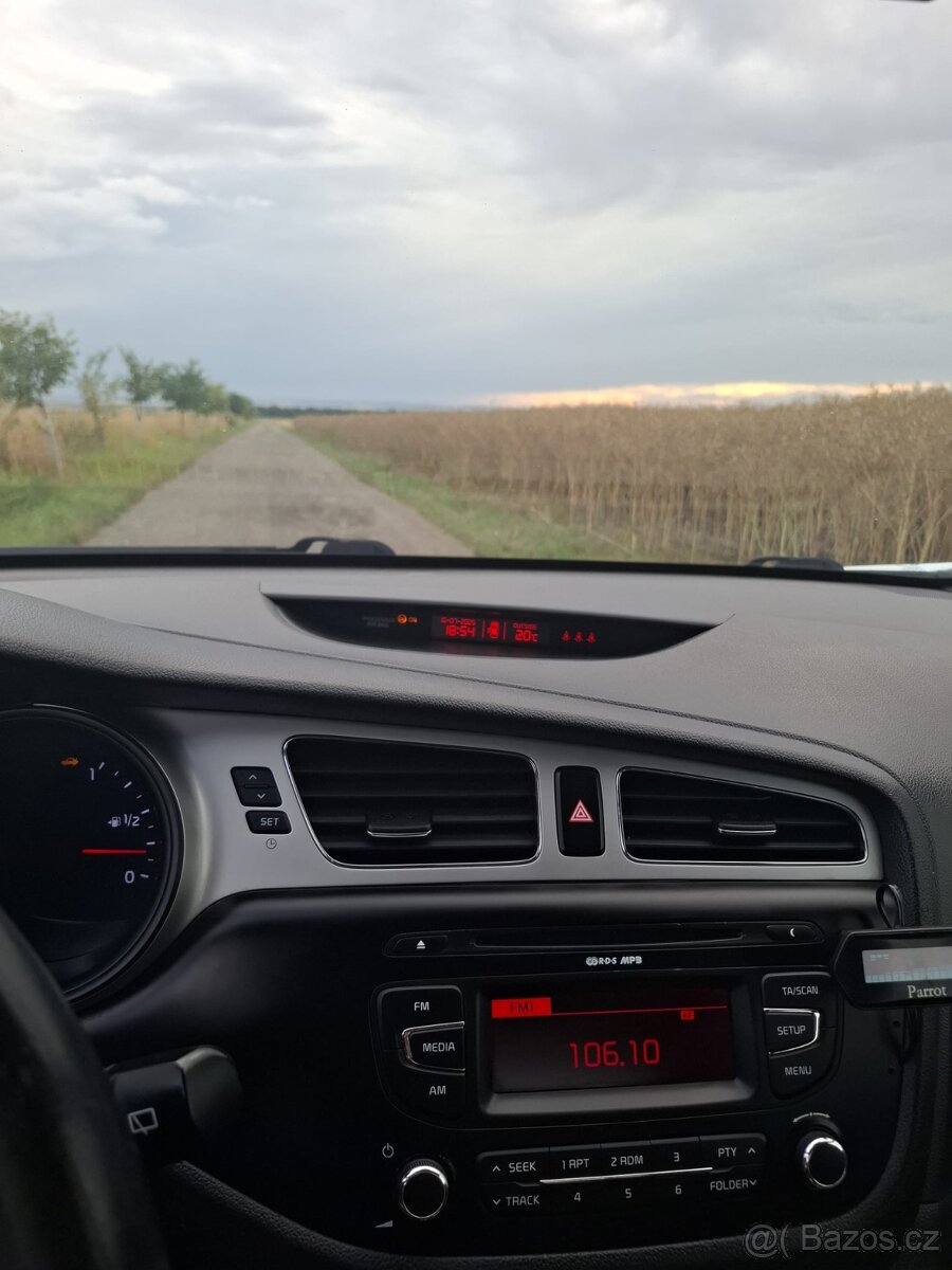 Prodám KIA CEE´D možný odpočet DPH - 11