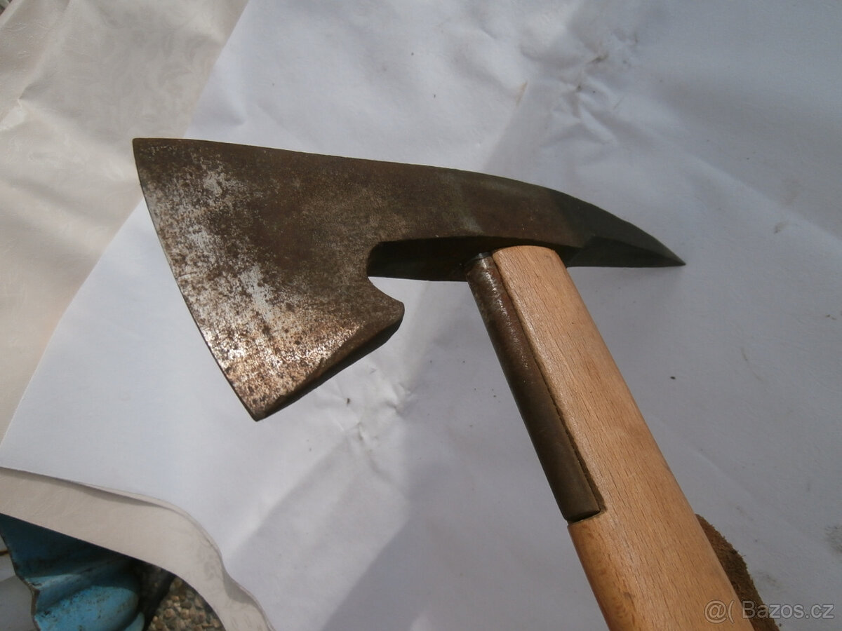 Hasičská sekyrka stará originální za 1.000 kč - 11