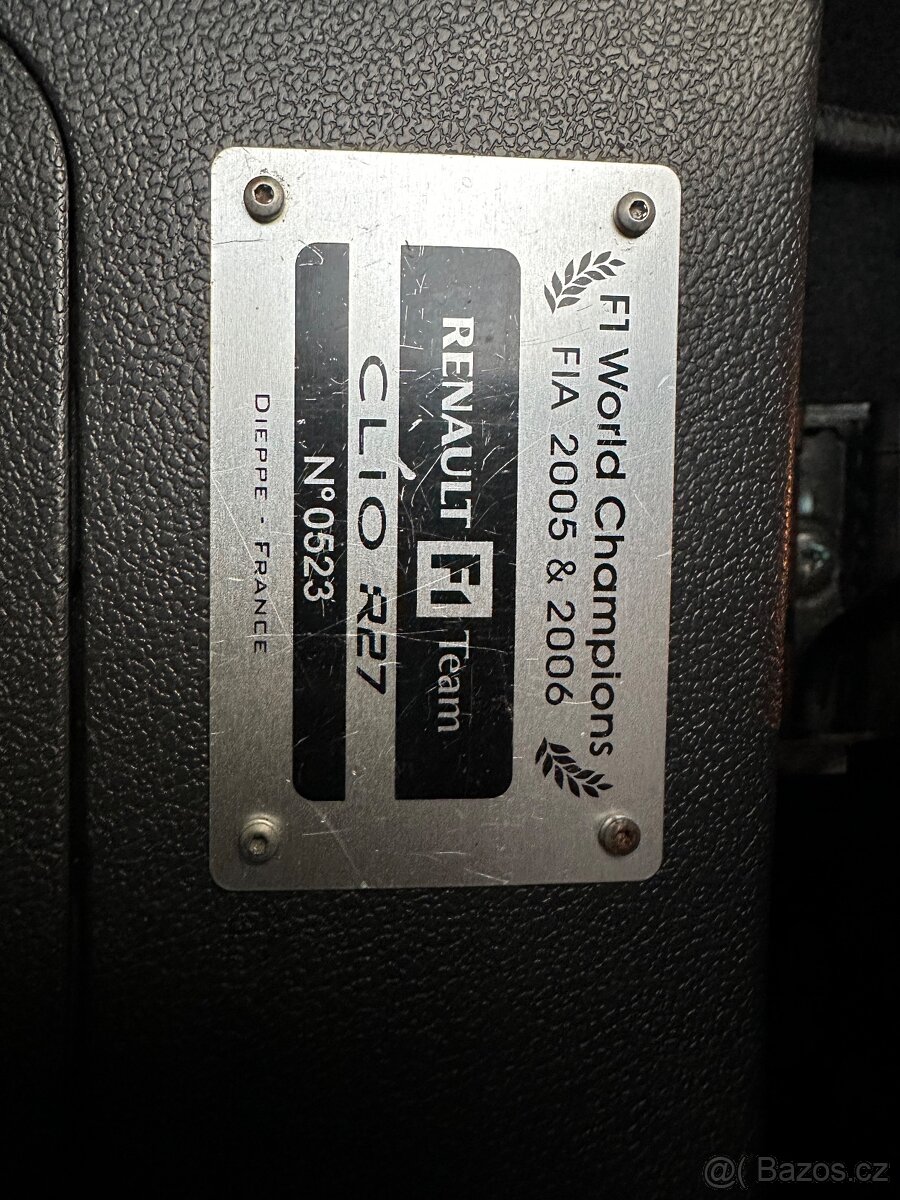 Renault Clio RS R 27 F1 Team - 11