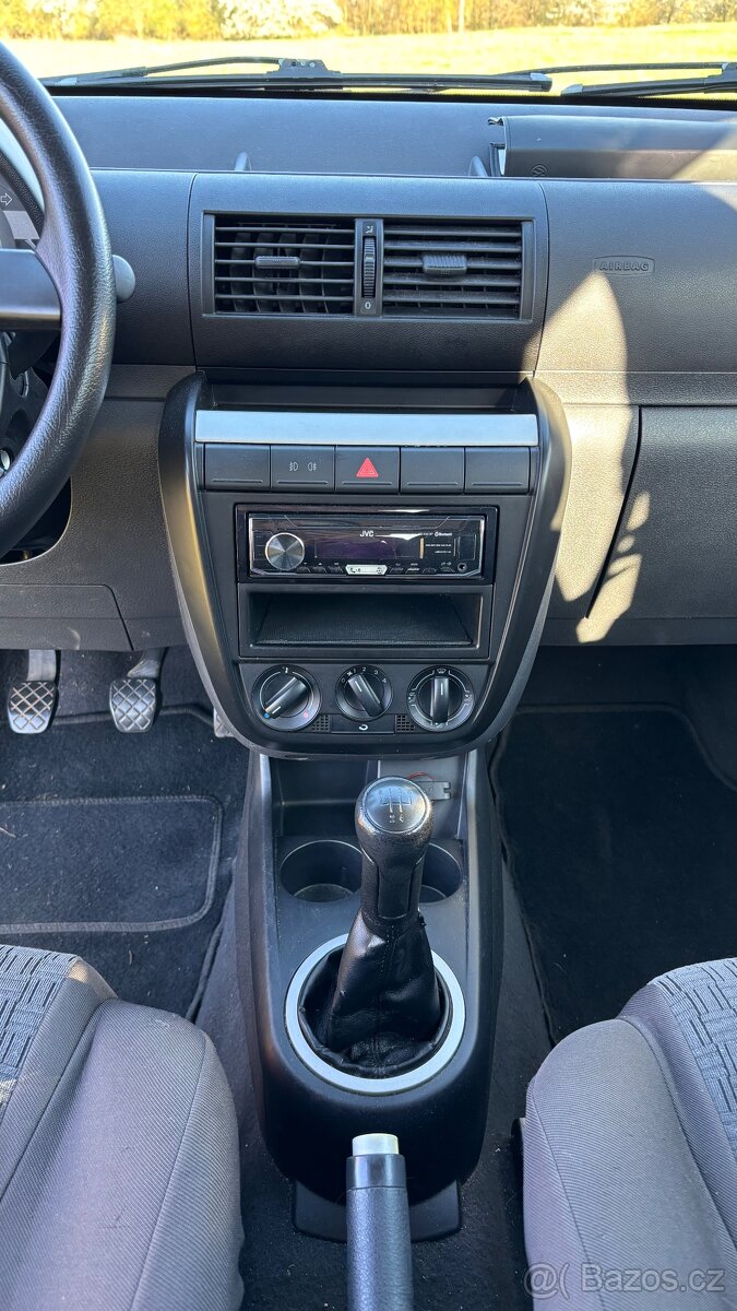 Volkswagen Fox hatchback - 11