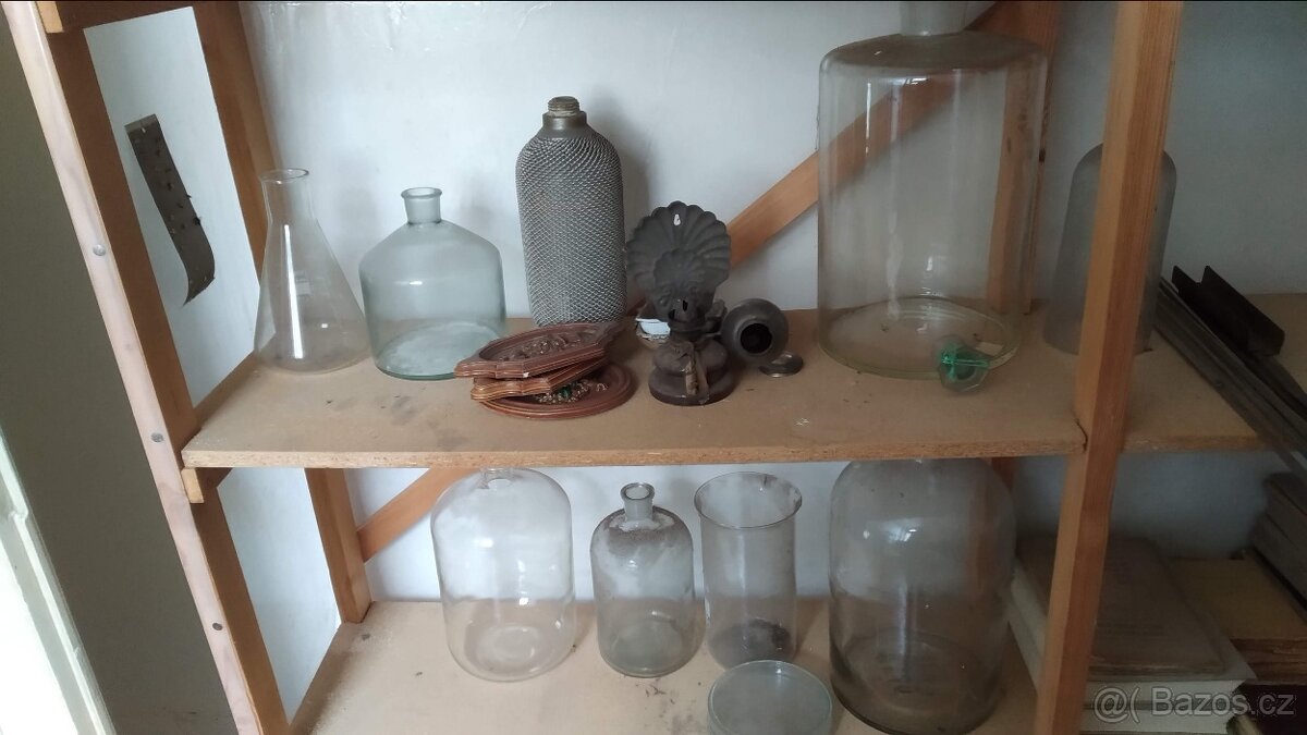 Starý nábytek, koberec, pračka ...atd - 11