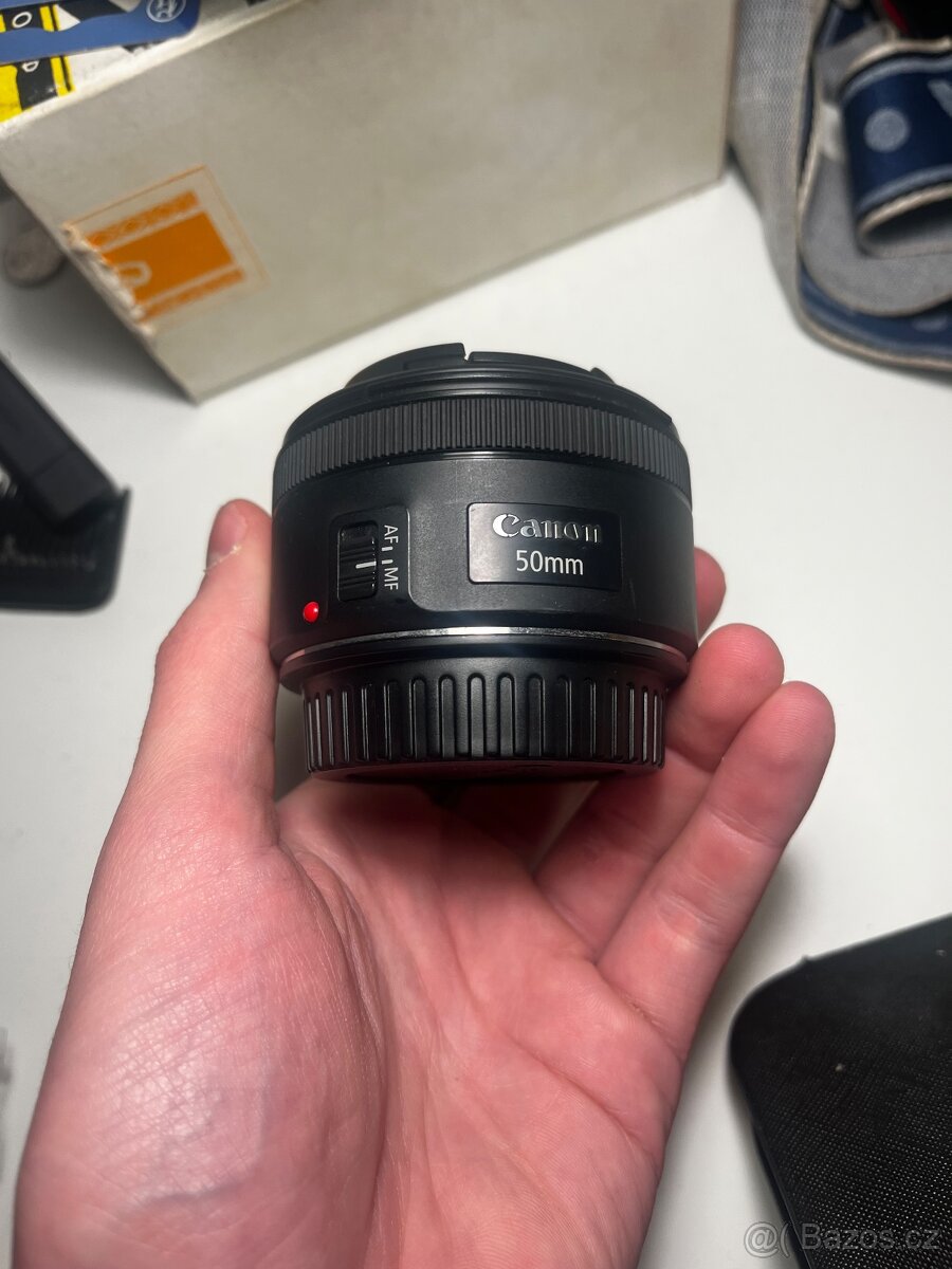 📷 Canon EOS 1300D – stříbrný + 18–55mm IS II + Canon EF 50m - 11